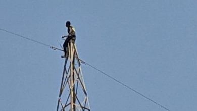المسار نيوز شاب يشرع في الانتحار من اعلي برج للكهرباء بالخرطوم جنوب