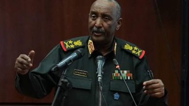 المسار نيوز في اجتماعه مع ضباط رتبة لواء البرهان ينفي التسوية الثنائية