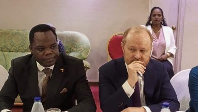 المسار نيوز قيلوب يدعو السفير الأمريكي للضغط على البرهان للتراجع عن حل نقابة المحامين