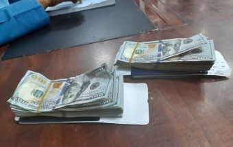 المسار نيوز جمارك المطار تضبط عملات أجنبية بطرف سيدتين وفضة بصحبة راكب