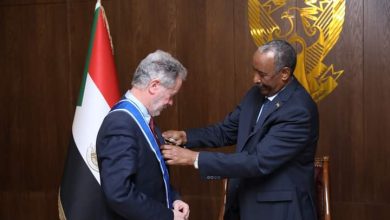 المسار نيوز البرهان يمنح مدير برنامج الغذاء العالمي وسام النيلين من الطبقة الأولى