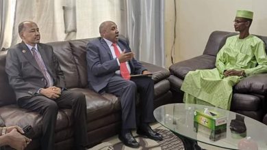 المسار نيوز القنصل العام الجديد للسودان بأبشي يقدم نسخة من براءته القنصلية
