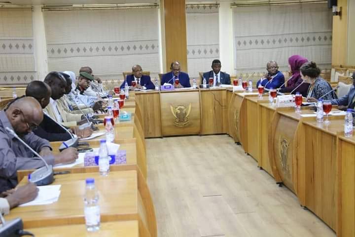 وزير الخارجية يترأس إجتماع الخطة الوطنية لحماية الأطفال في حالات النزاعات المسلحة 1 المسار نيوز وزير الخارجية يترأس إجتماع الخطة الوطنية لحماية الأطفال في حالات النزاعات المسلحة
