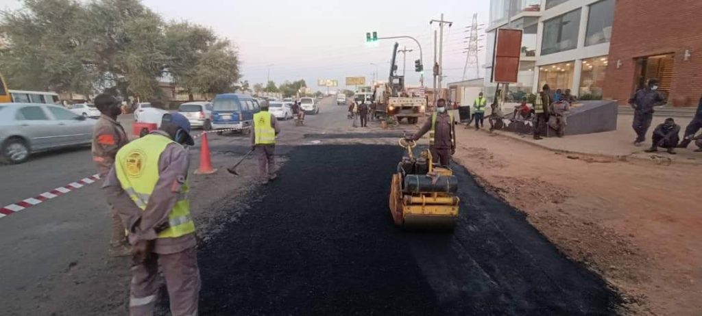 المسار نيوز تواصل حملات صيانة الطرق والنظافة بولاية الخرطوم