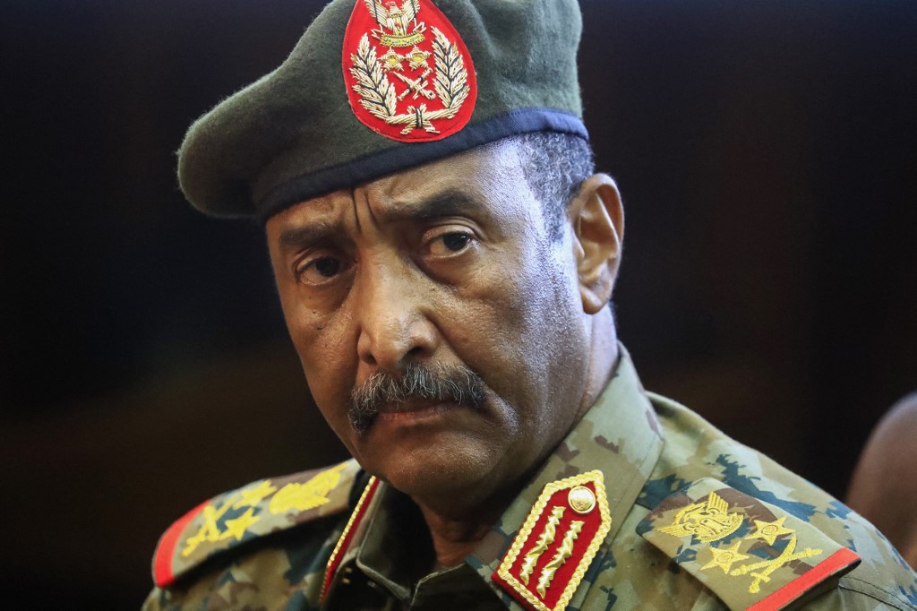 الجيش : الزعم بعدم رغبة القيادة في التحول الديمقراطي محاولات للتكسب السياسي والإستعطاف 1 المسار نيوز الجيش : الزعم بعدم رغبة القيادة في التحول الديمقراطي محاولات للتكسب السياسي والإستعطاف
