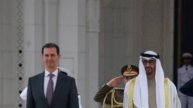 المسار نيوز الأسد يصل إلى أبو ظبي في زيارة رسمية برفقة عقيلته وطائرات حربية إماراتية ترحب به