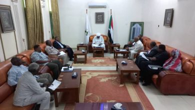 المسار نيوز والي نهر النيل يلتقي بقيادات شركة المك نمر والاجتماع يقف علي سير العمل بمشروعات الشركة بالولاية