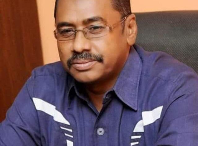 من أعلى المنصة ياسر الفادني شريحة قحت هل يقبلها جوال البرهان 1 المسار نيوز من أعلى المنصة ياسر الفادني شريحة قحت هل يقبلها جوال البرهان