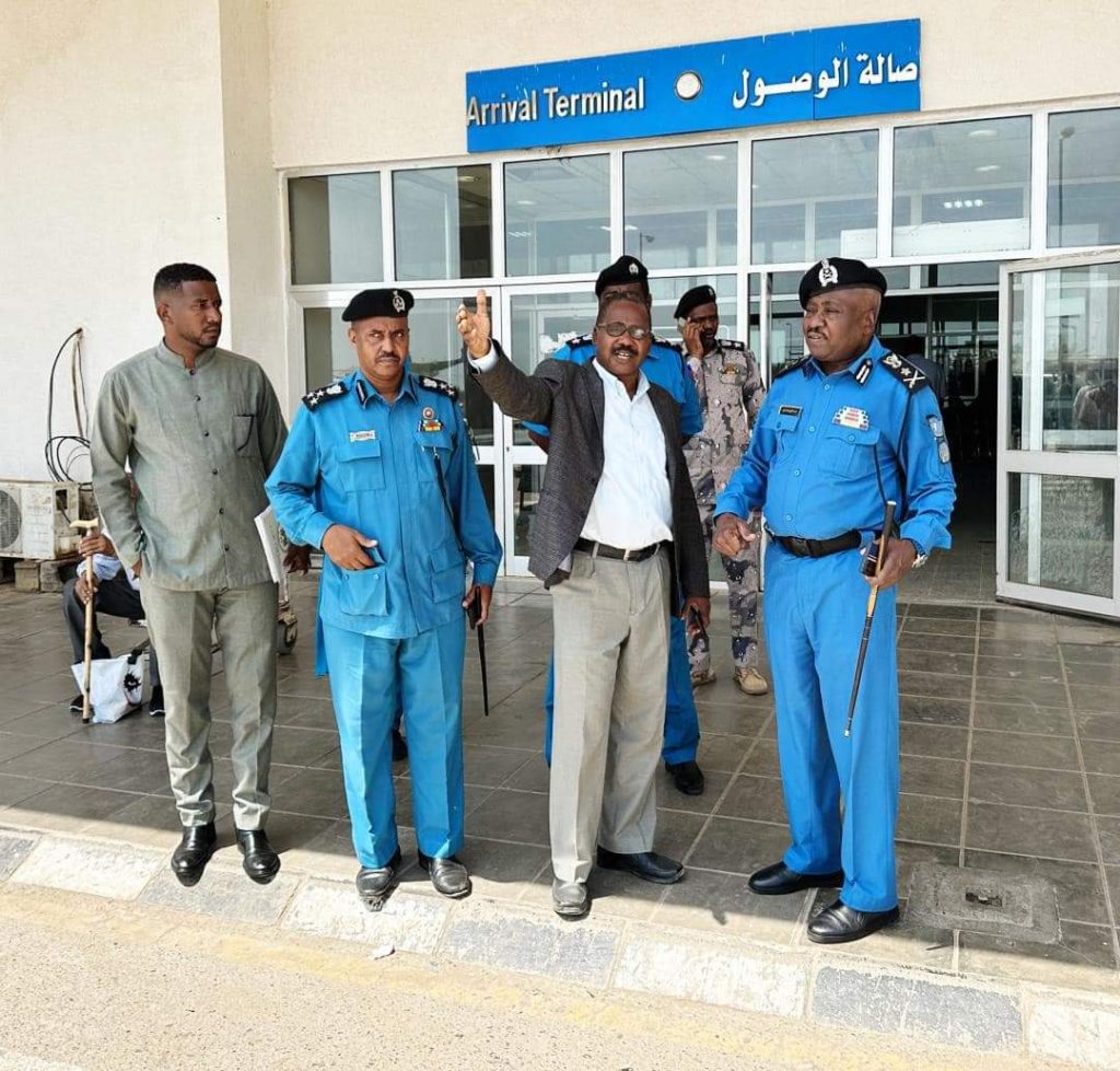 المسار نيوز مدير قوات الجمارك يتفقد سير العمل بجمارك مطار بورتسودان