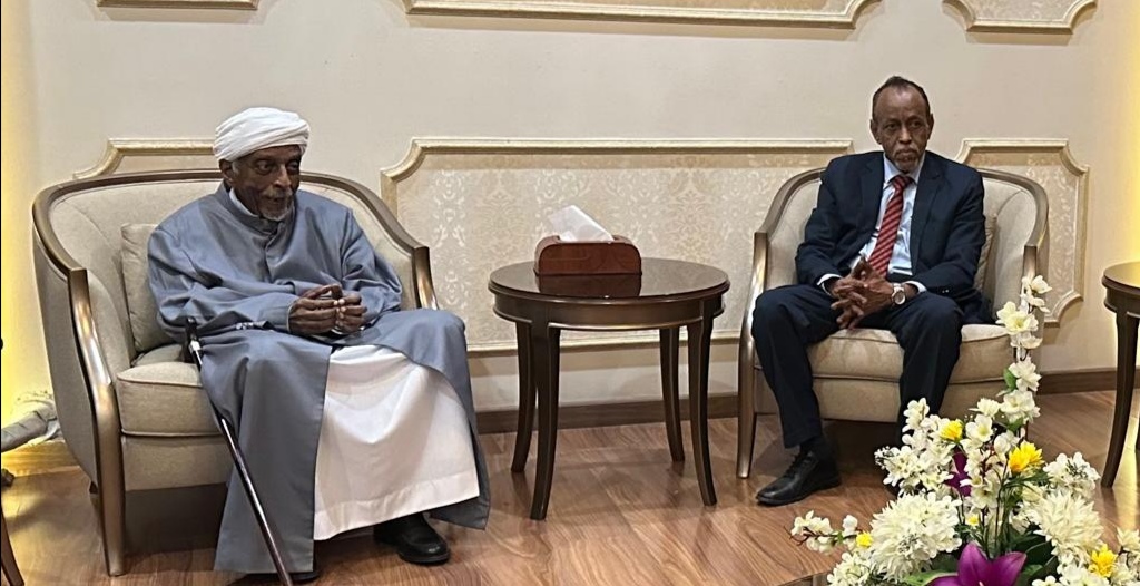 الميرغني يصل القاهرة في بداية جولة إقليمية ويدعو الى الوقف الفوري لاطلاق النار 1 المسار نيوز الميرغني يصل القاهرة في بداية جولة إقليمية ويدعو الى الوقف الفوري لاطلاق النار