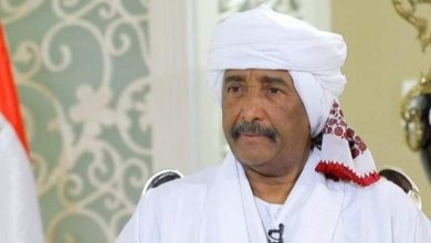 المسار نيوز البرهان يجري إتصالاً هاتفياً مع أسرة الراحل الموسيقار الفنان محمد الأمين